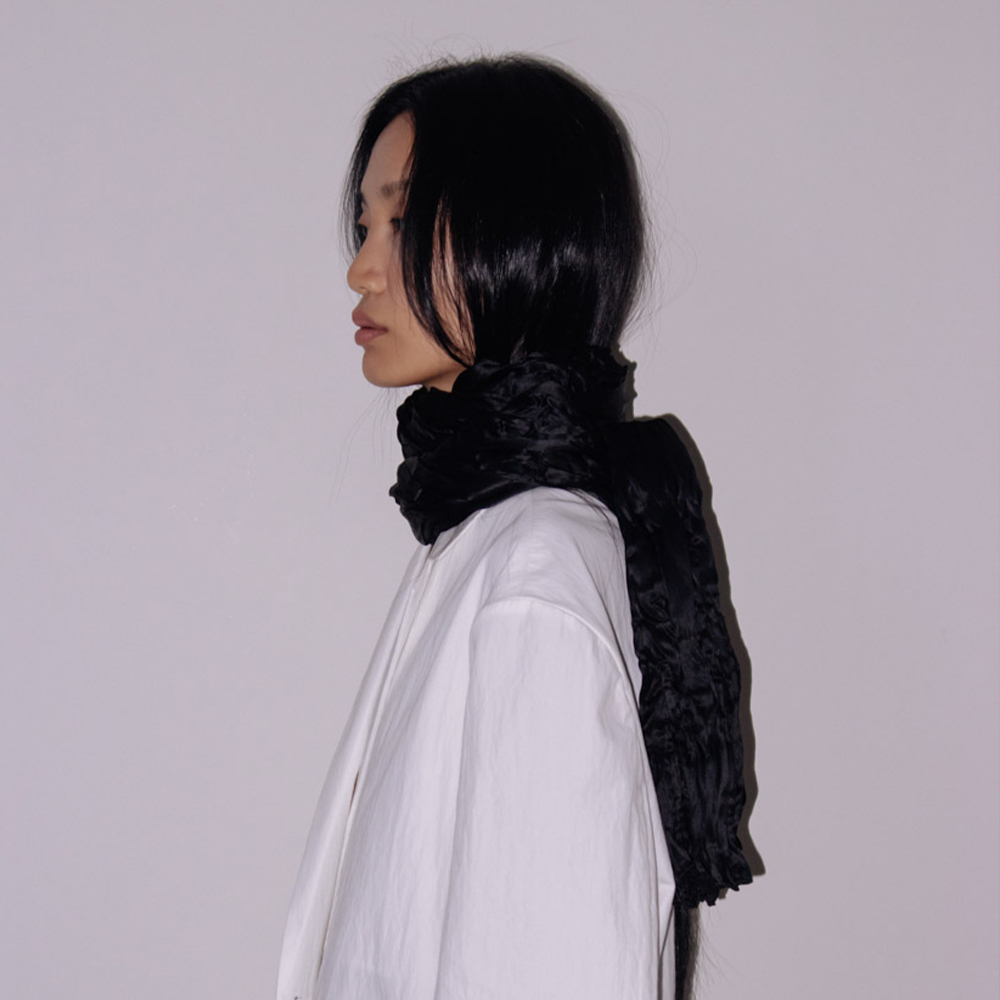 ★ncssry★ Silk Crinkle Scarf (Black) Silk Crinkle Scarf (Black) - 감도 깊은 취향 셀렉트샵 29CM