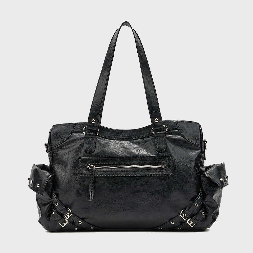 STUD POCKET BAG IN BLACK - 감도 깊은 취향 셀렉트샵 29CM