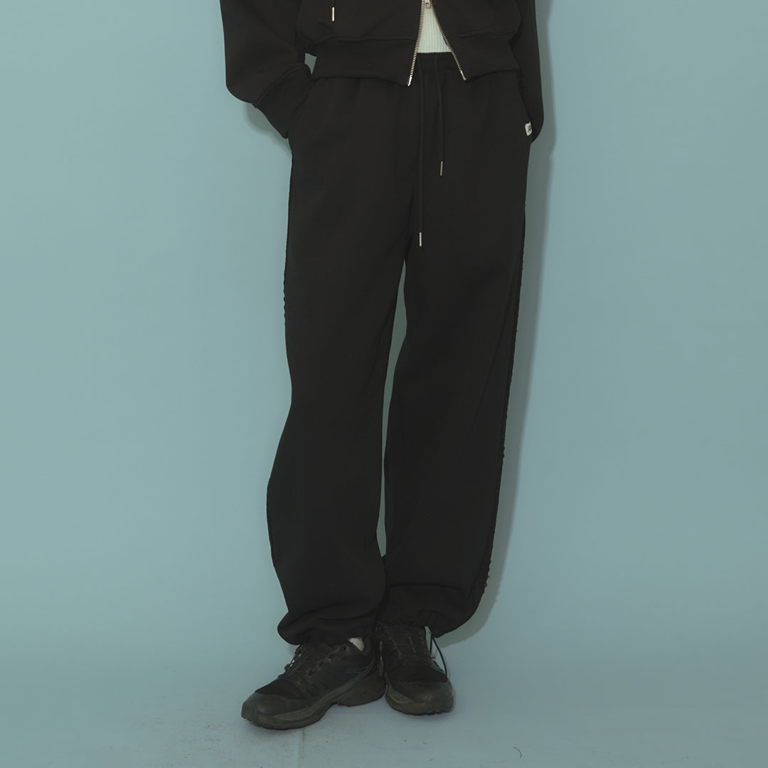 パンツ +DEINET+ DEINET BACK LOGO SWEAT PANTS IN KHAKI KDTDL4WB211 パンツ +DEINET+ DEINET BACK LOGO SWEAT PANTS IN KHAKI