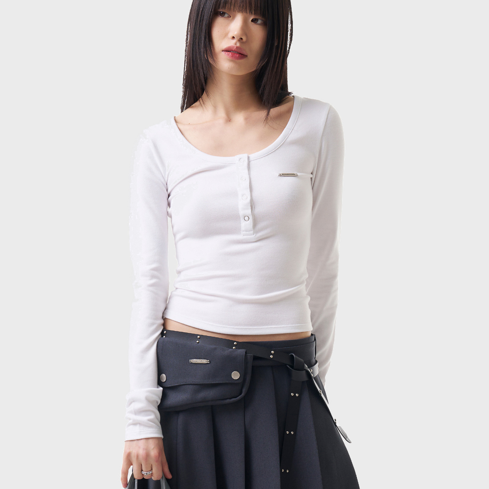 IUGAMAKARAS★韓国★20mm Double Studded Twist Belt ベルト IUGAMAKARAS】20mm Double Studded Twist Belt | OUR BRAND