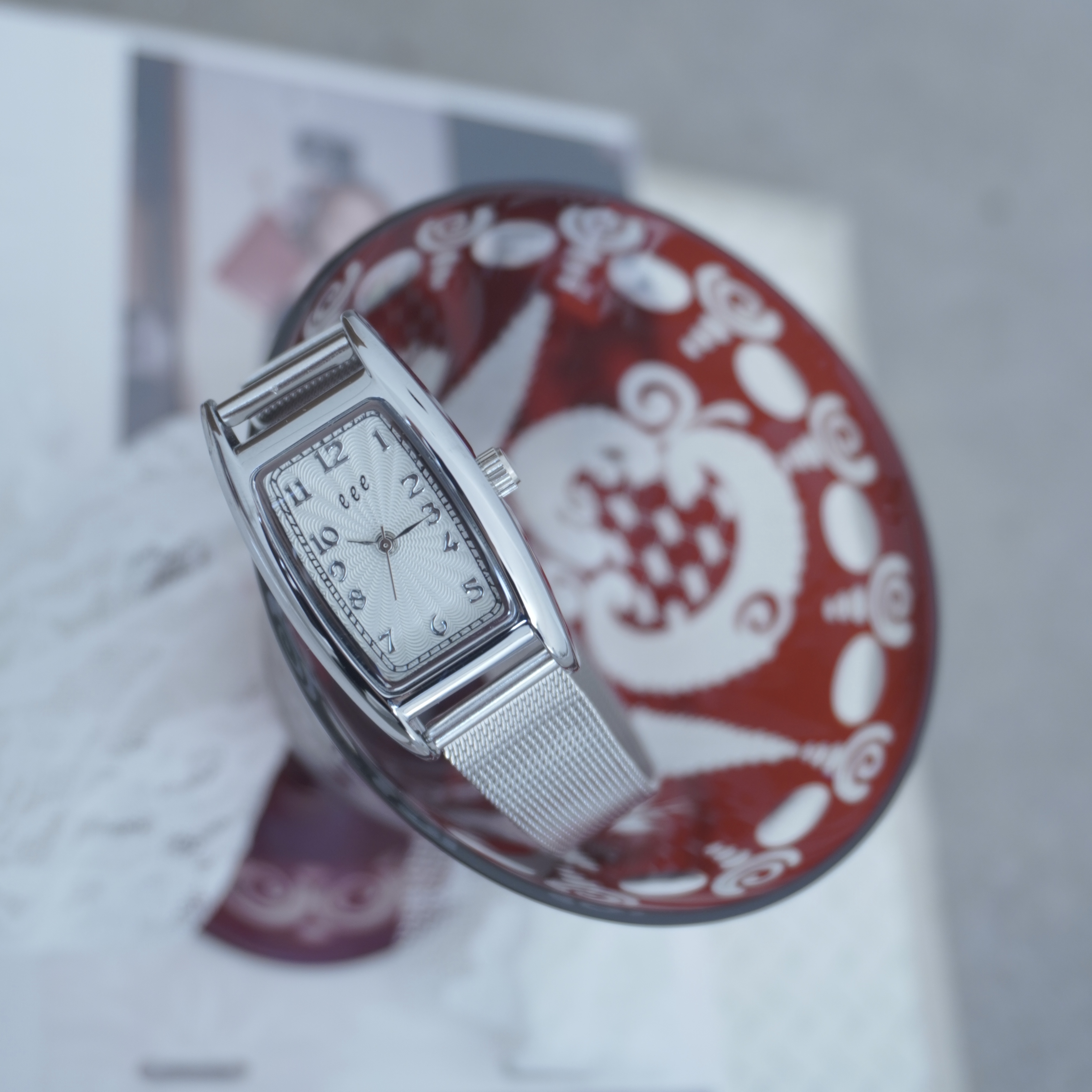 【eeespace】Sunlight Watch［韓国人気時計/送料・関税込］ 韓国発の時計ブランド「eee.space」がハイセンスすぎってSNSで