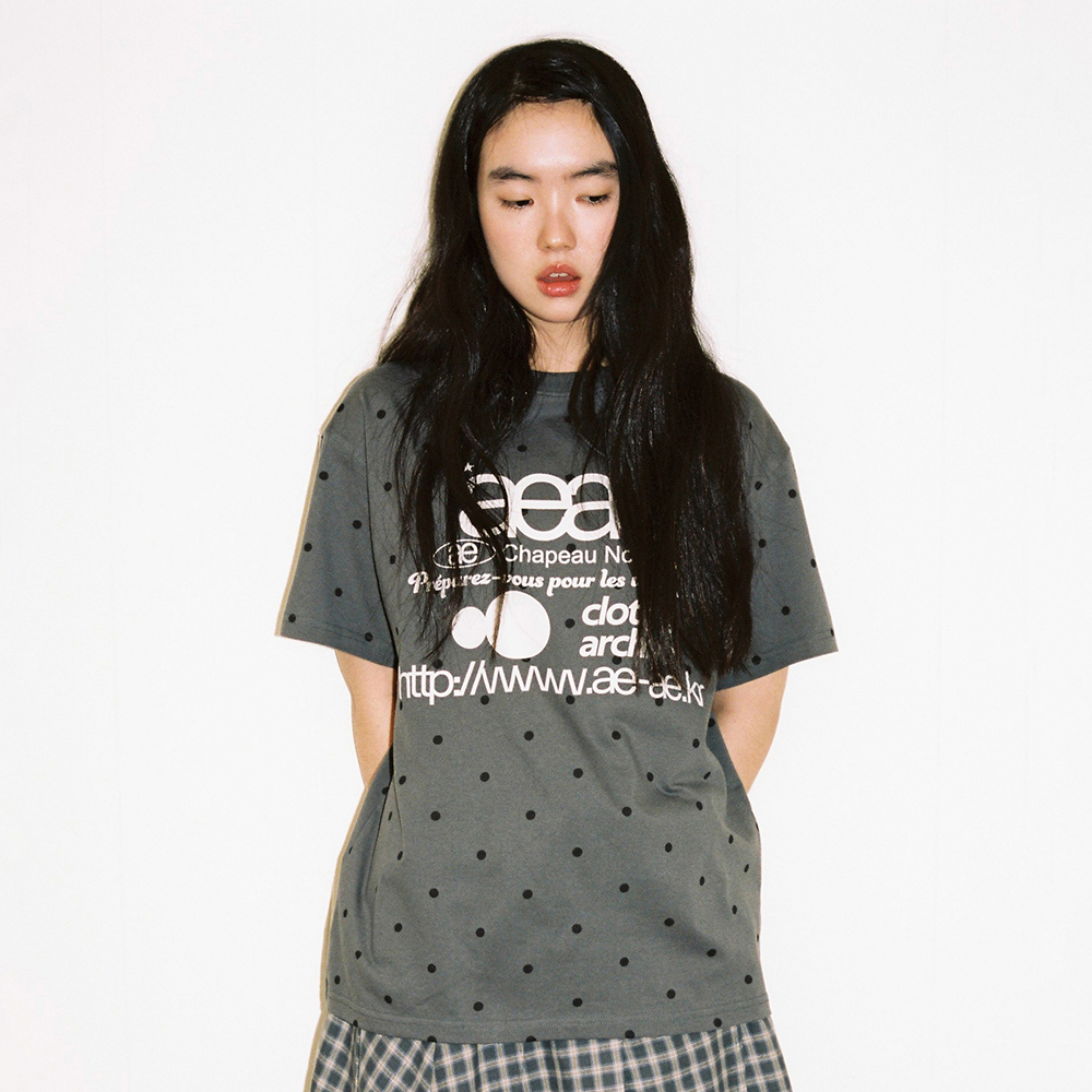 WEB LOGO DOT T-SHIRTS [CHARCOAL] - 감도 깊은 취향 셀렉트샵 29CM