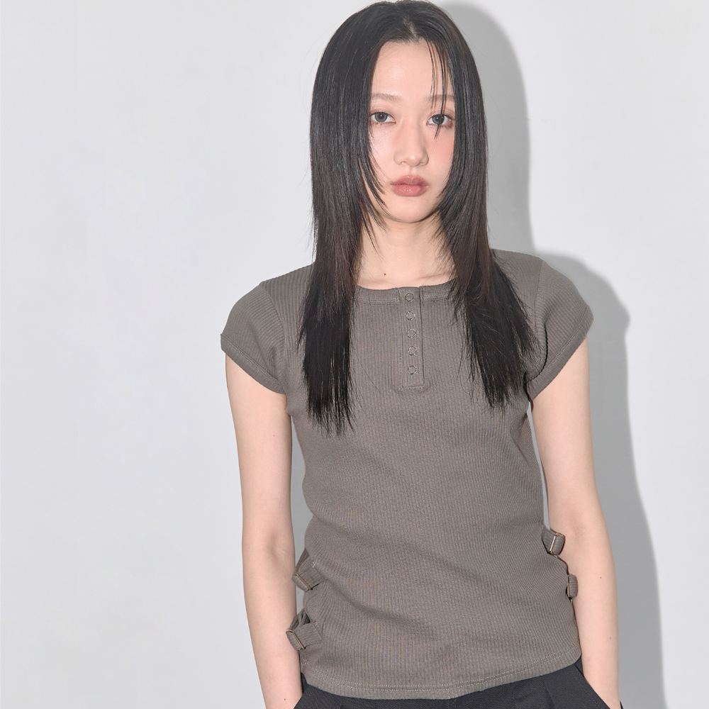 ★FANCY CLUB ★SIDE BUCKLE RIBBED TEE SIDE BUCKLE RIBBED TEE (DARK BEIGE) F25QB110 - 감도 깊은