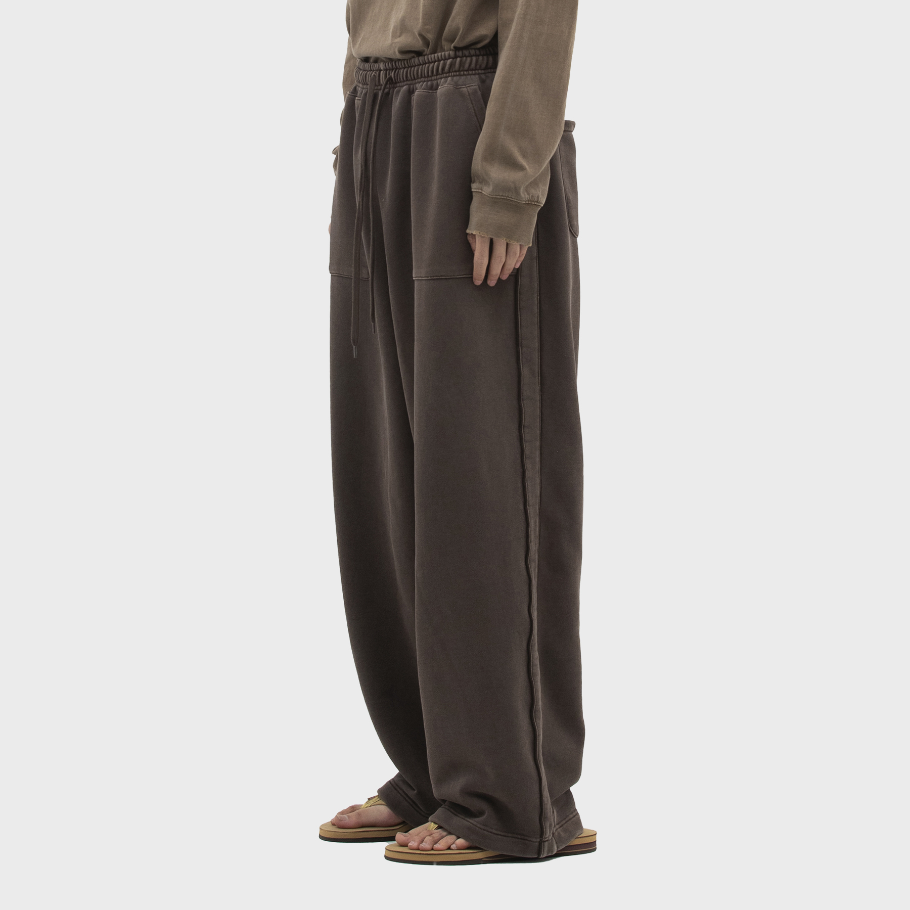 ★ DIAGONAL★ DIAGONAL LOGO SWEATPANTS oatmeal DA243PT01OT DIAGONAL LOGO SWEATPANTS (oatmeal) - 감도 깊은 취향 셀렉트샵