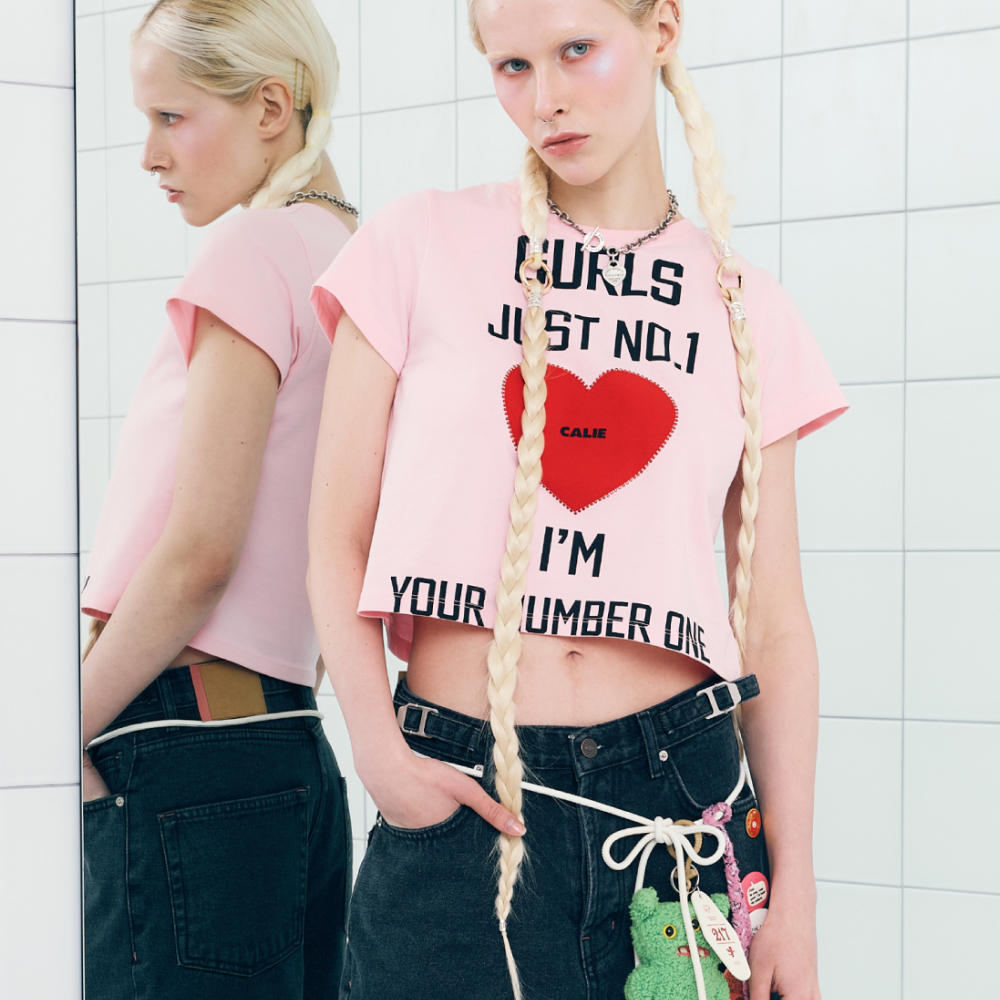 【韓国 as if calie】LOVE GURLS GRAPHIC CROP T-SHIRT Designer fashion, Seoul-fully created | W Concept