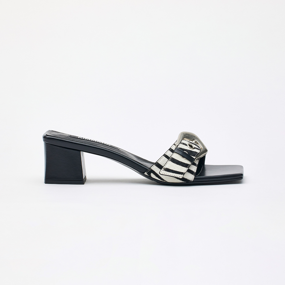 【MATIN KIM】BUCKLE POINT SLIDE HEELS KIMMATIN] BUCKLE POINT SLIDE HEELS (2 COLORS) - 감도 깊은