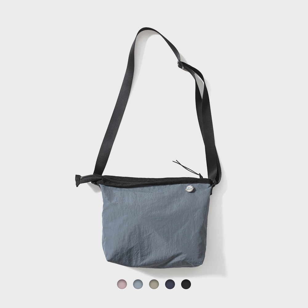 HAH ARCHIVE] 5POCKET CUSHIONED I-PAD BAG (BLACK) - 감도 깊은