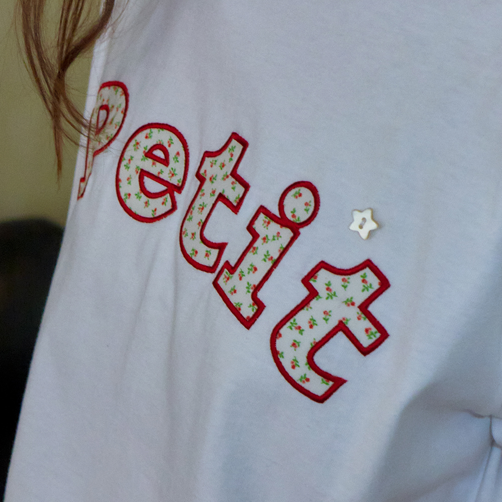 STAR BUTTON PETIT APPLIQUE BASIC FIT T SHIRT WHITE FLOWER