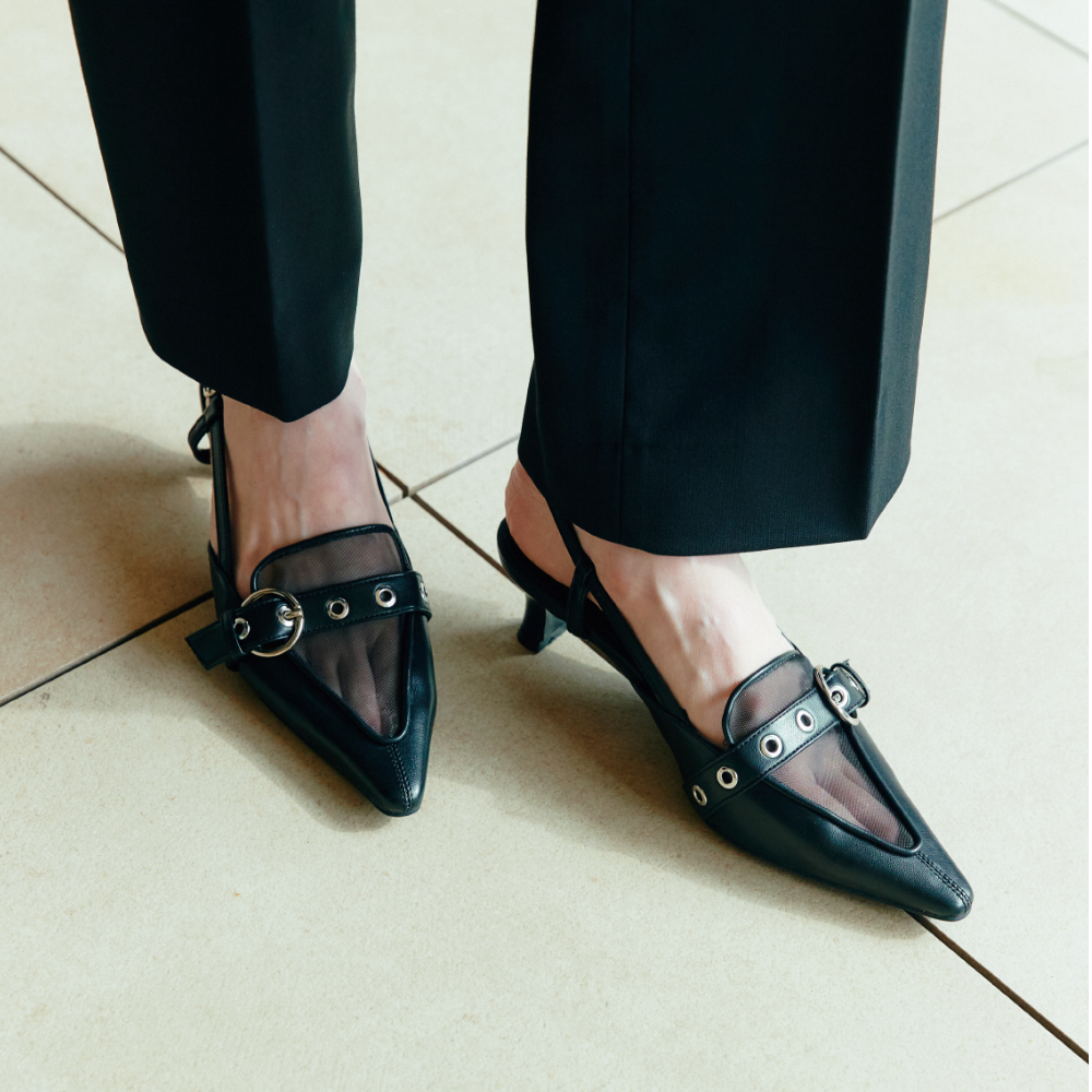【MATIN KIM】BUCKLE POINT SLIDE HEELS KIMMATIN] BUCKLE POINT SLIDE HEELS (2 COLORS) - 감도 깊은