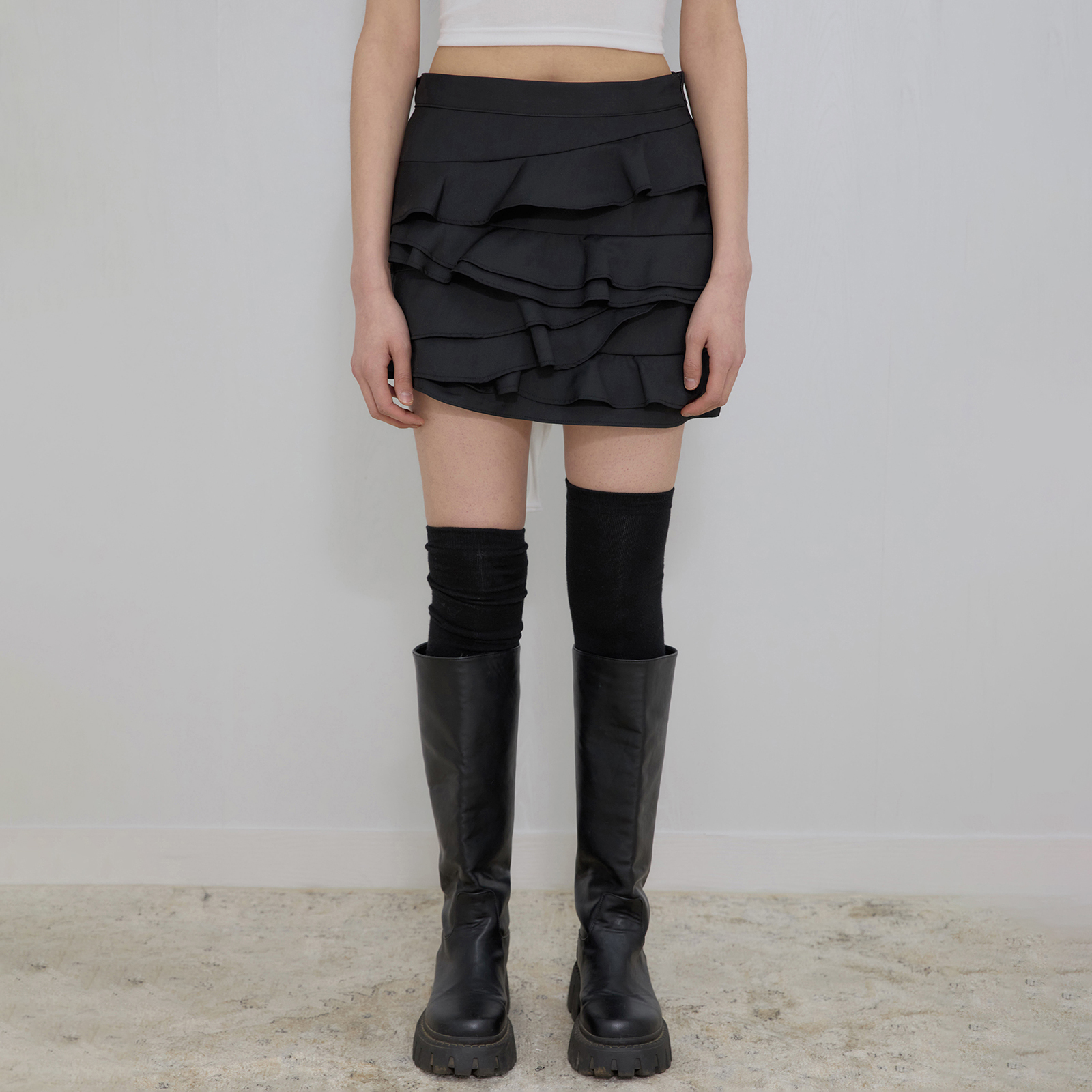 Faye Frill Mini Skirt (FL-247_Black) - 감도 깊은 취향 셀렉트