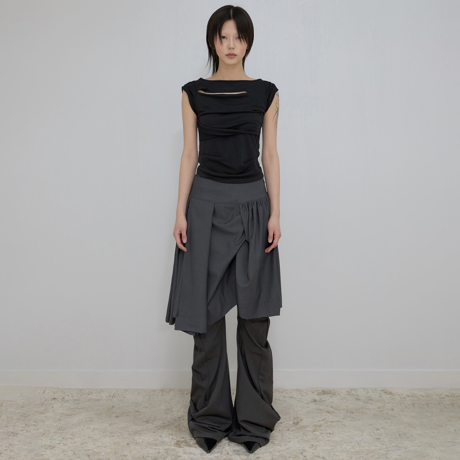韓国 人気 [FLAREUP] ASYMMETRICAL DRAPED ROLL-UP T-SHIRT FLAREUP】Asymmetrical Draped Strap Roll-Up T-Shirt | OUR
