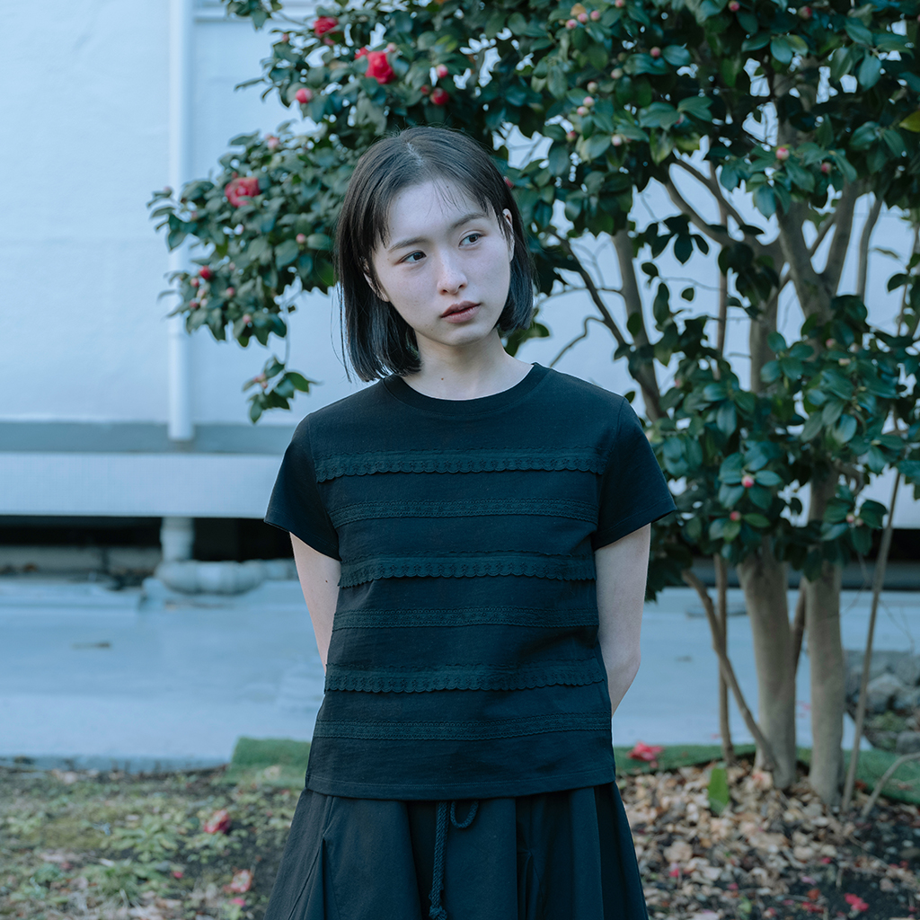 ★SCHNEE★SCHNEE DOUBLE BOW T-SHIRTS (BLACK)★正規品/送料込 SCHNEE DOUBLE BOW T-SHIRTS (BLACK) - 감도 깊은 취향 셀렉트샵