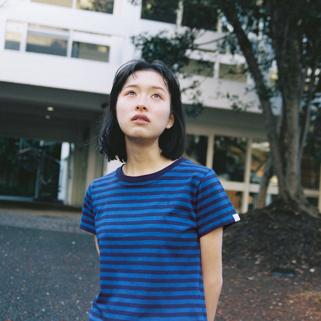 MULTI STRIPE HEART POCKET BASIC FIT T SHIRT BLUE - 감도 깊은