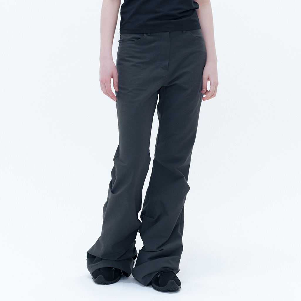 ★LUVISTRUE★AM NYLON TUCK BOOTSCUT PANTS(KHAKI)★正規品 ついに再販開始！】 NYLON AM TUCK LUVISTRUE - PANTS(KHAKI