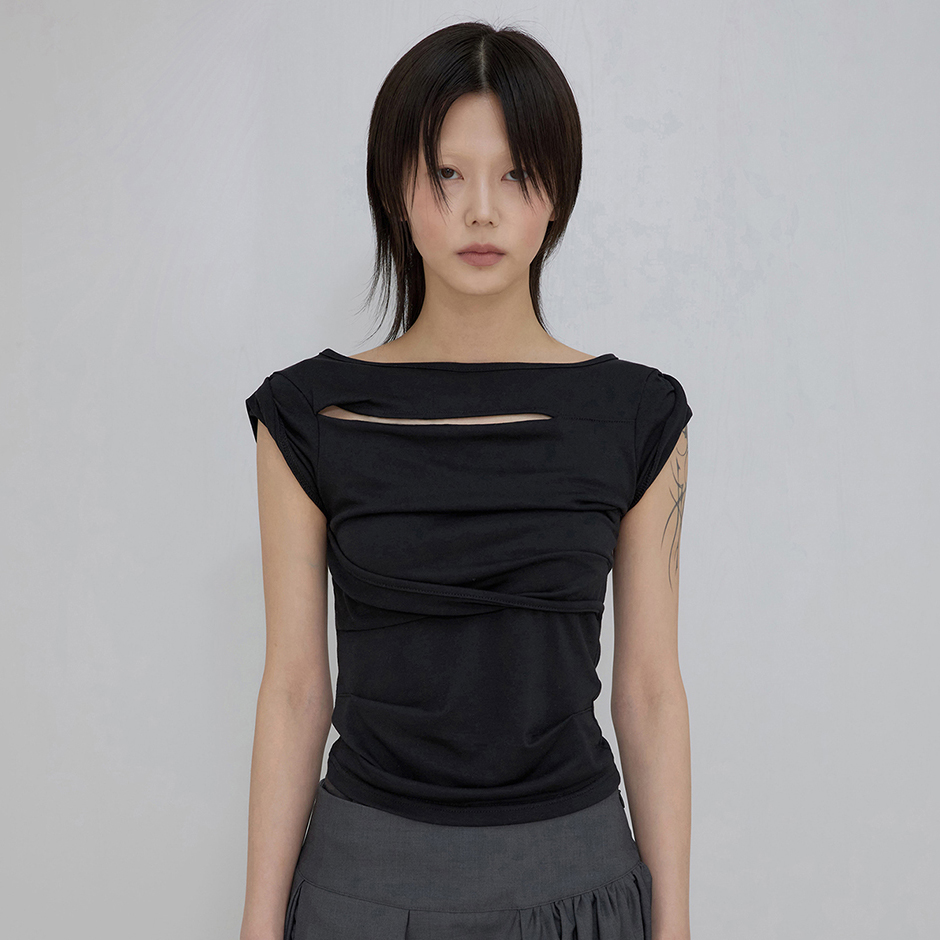 韓国 人気 [FLAREUP] ASYMMETRICAL DRAPED ROLL-UP T-SHIRT FLAREUP】Asymmetrical Draped Strap Roll-Up T-Shirt | OUR