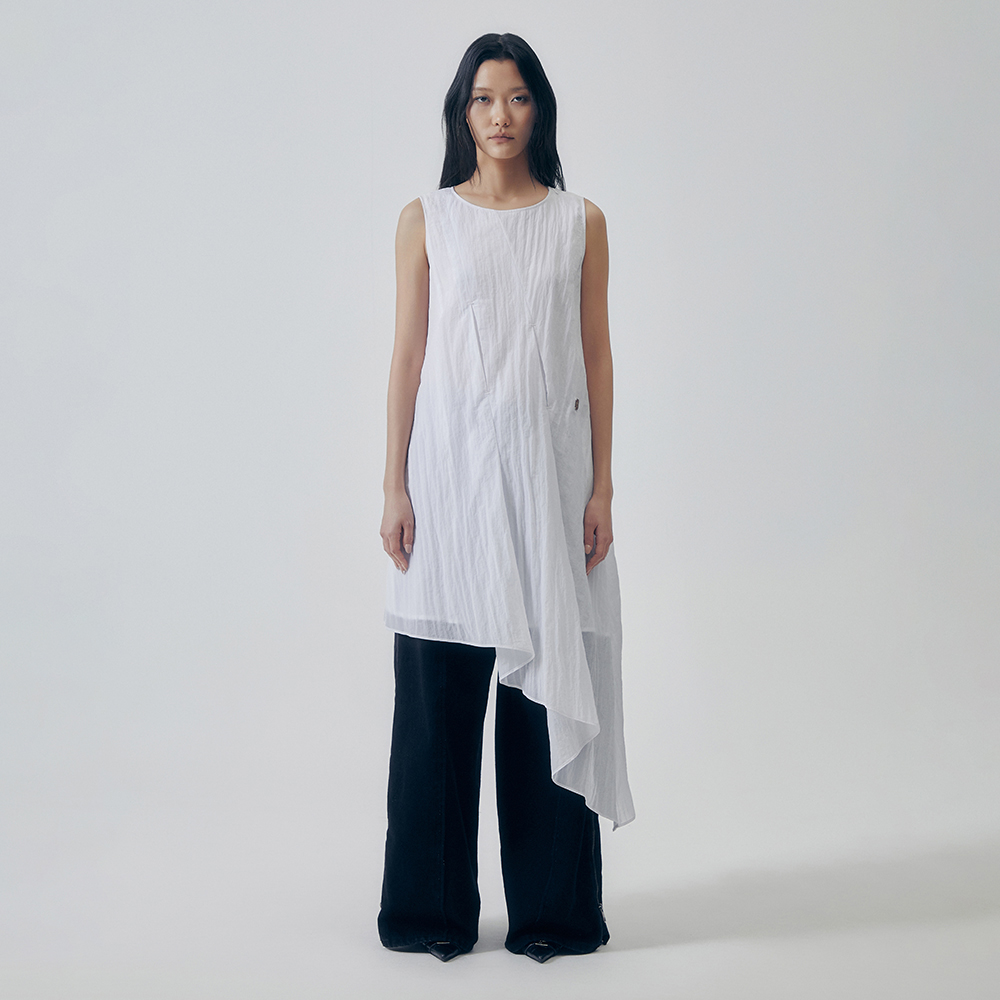 Apron Pleated One-piece [ Black ] - 감도 깊은 취향 셀렉트샵 29CM