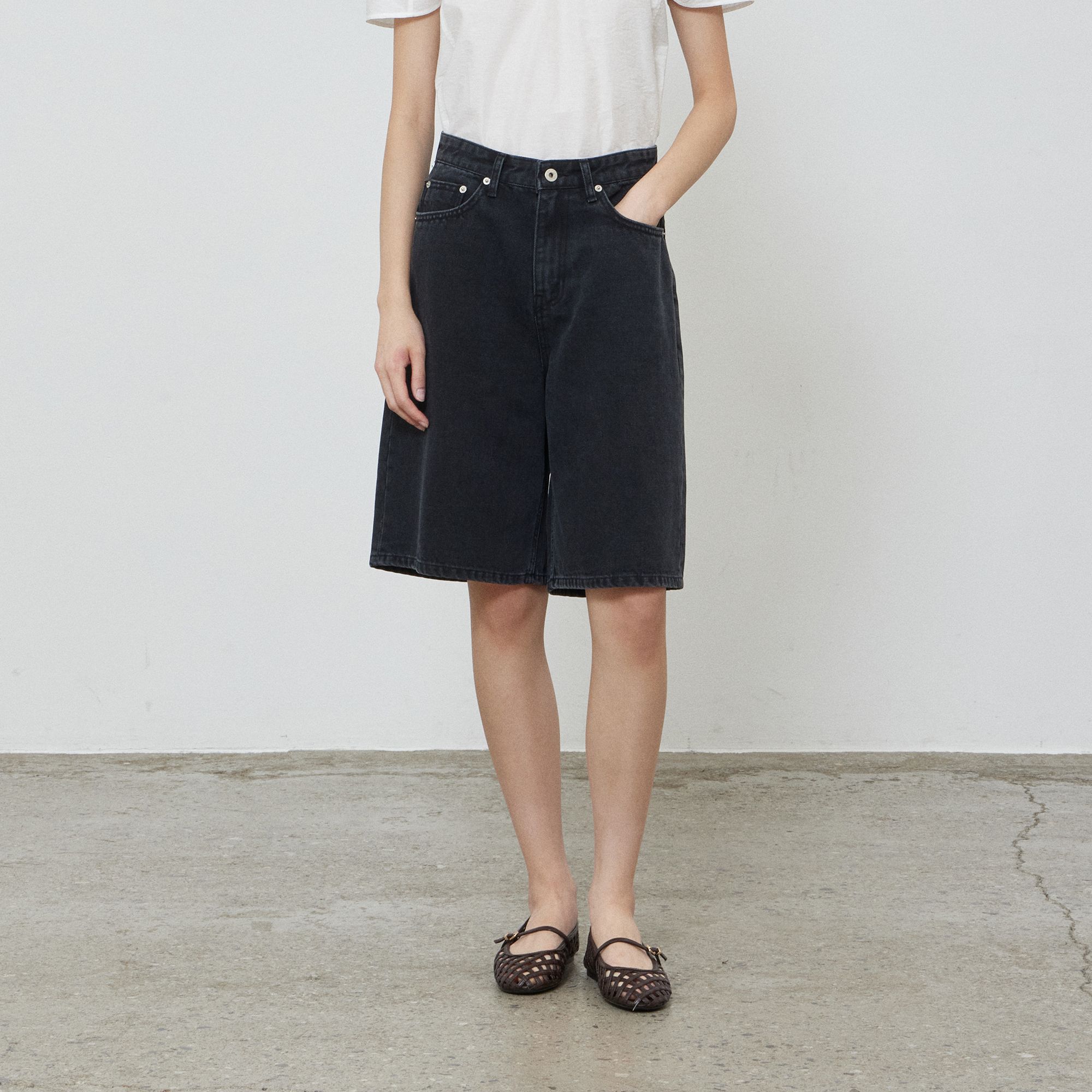 【SATIIIZ】Harden Bermuda Denim Pants BERMUDA DENIM PANTS - BLACK - 감도 깊은 취향 셀렉트샵 29CM