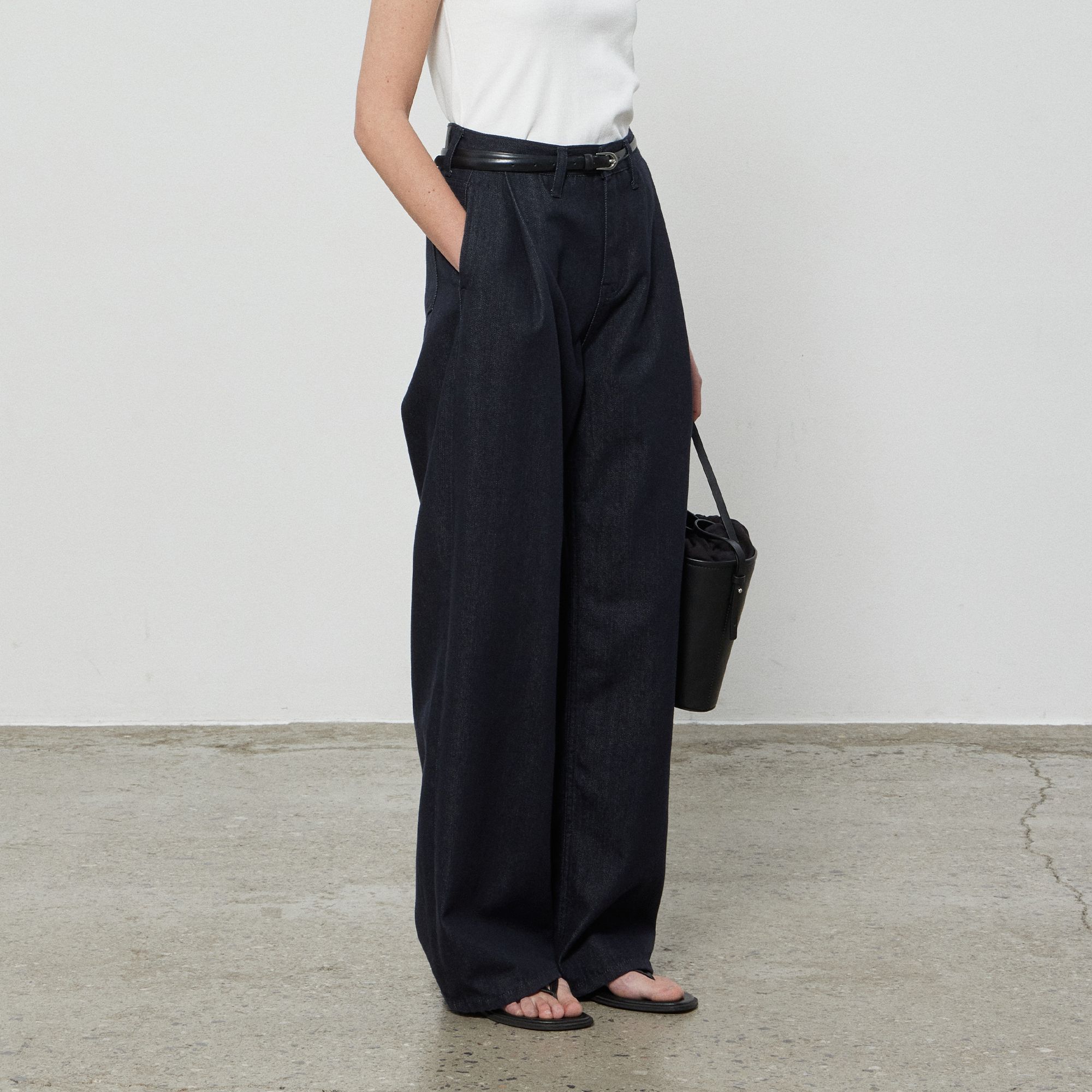 ONE TUCK NONFADE DENIM PANTS - DEEP BLUE - 감도 깊은 취향