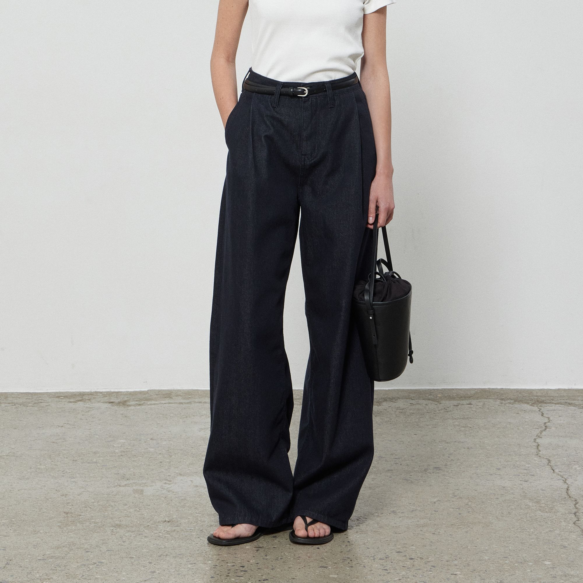 ONE TUCK NONFADE DENIM PANTS - DEEP BLUE - 감도 깊은 취향