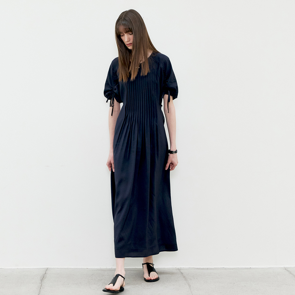 ★ MARRON EDITION★  25 Summer_ Navy Pintuck Dress 25 Summer_ Navy Pintuck Dress - 감도 깊은 취향 셀렉트샵 29CM