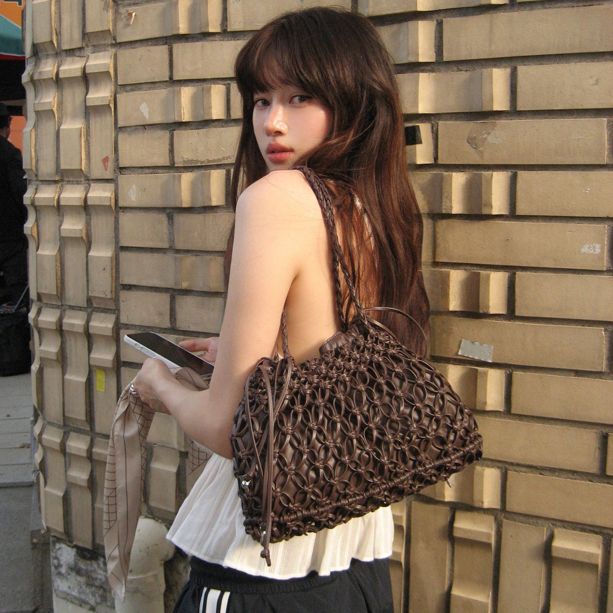 【PLZPROJECT】2-WAY SQUARE QUILTING PADDING BAG 2-WAY SQUARE QUILTING PADDING BAG, BEIGE - 감도 깊은 취향