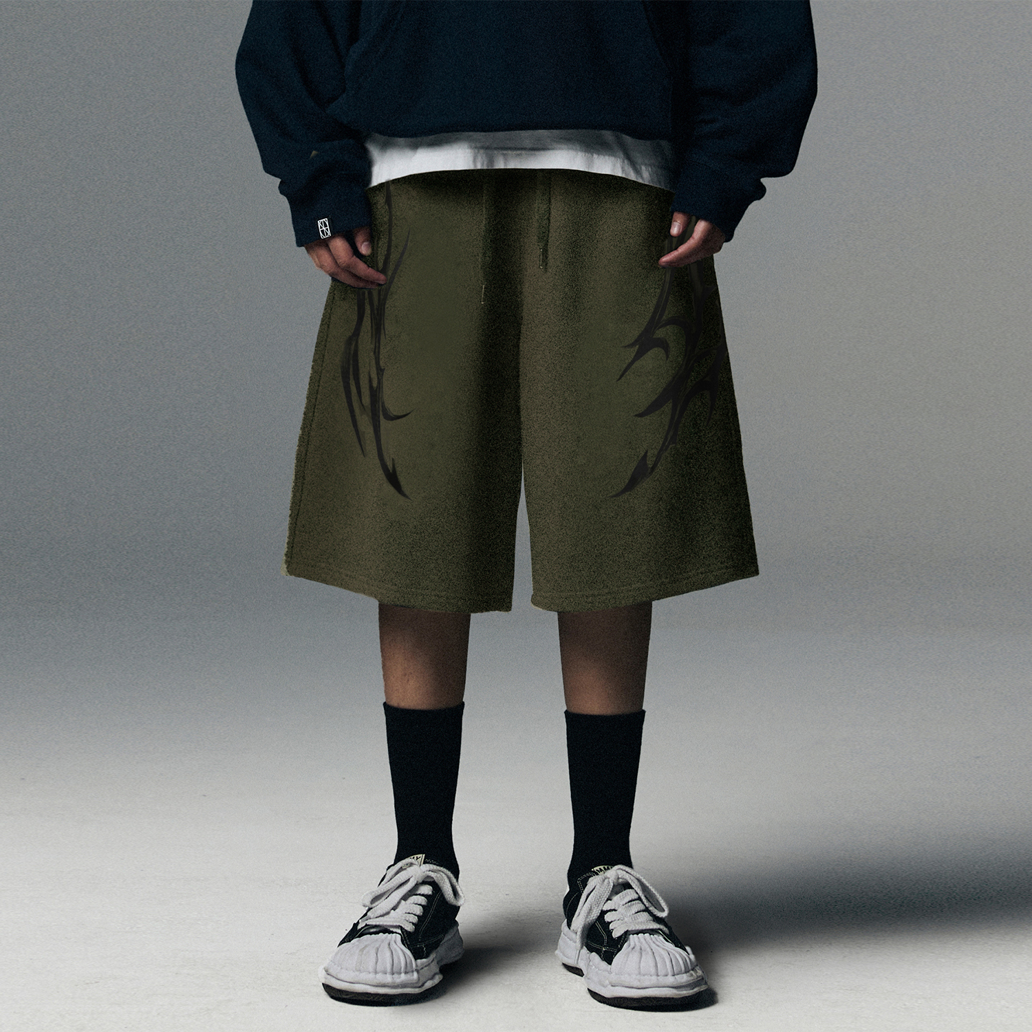 [NOT4NERD] Dagger Tribal Logo Bermuda Sweat Shorts☆送料込☆ Dagger Tribal Logo Bermuda Sweat Shorts - Khaki - 감도 깊은