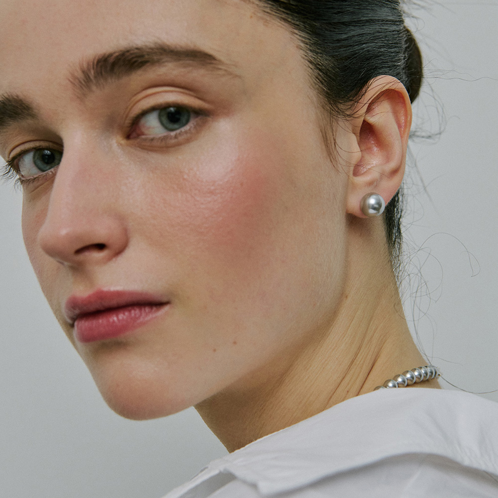 Pure Chic Ball Earrings M_SV (L233MER050) - 감도 깊은 취향