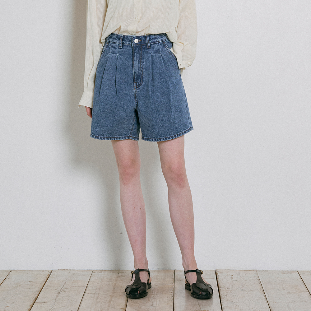 RIBBON PATTERN PINTUCK DENIM SHORT PANTS MEDIUM BLUE - 감도