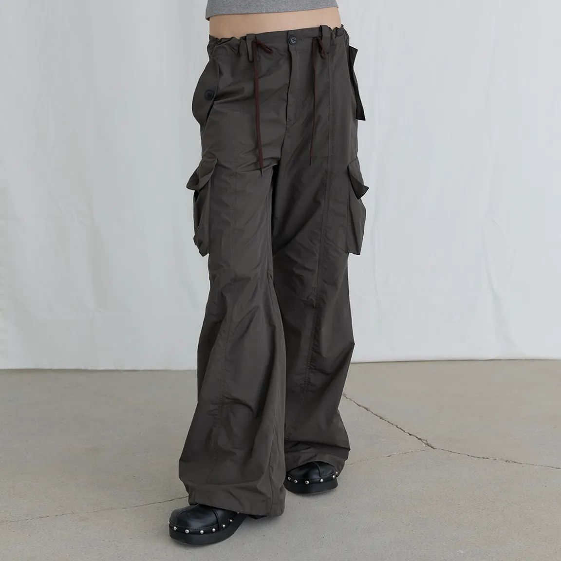 【SCULPTOR】Cuffed Hem Cargo Trousers D.Khaki Cuffed Hem Cargo Trousers D.Khaki - 감도 깊은 취향 셀렉트샵 29CM