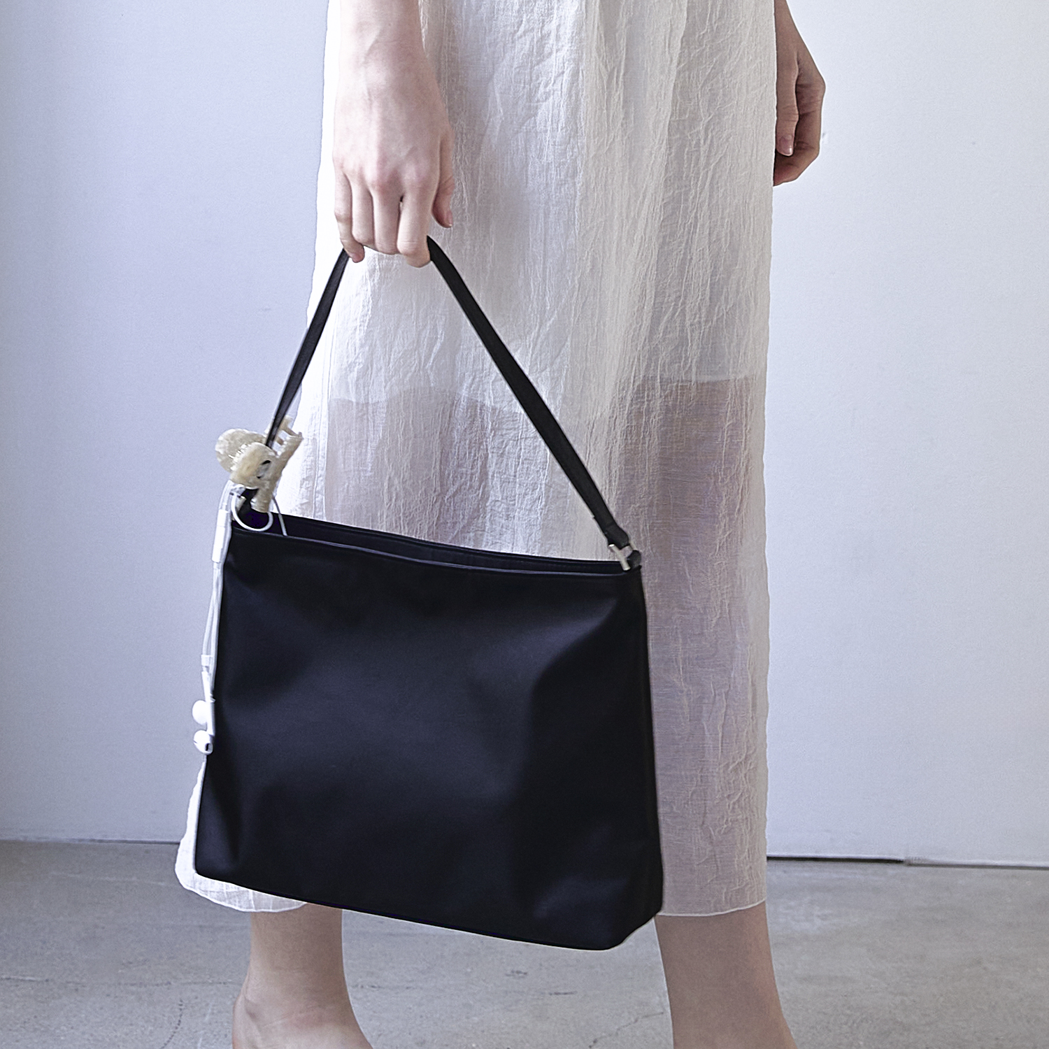 PADDED MINI TOTE BAG_WHITE_LC242_BA04WH - 감도 깊은 취향