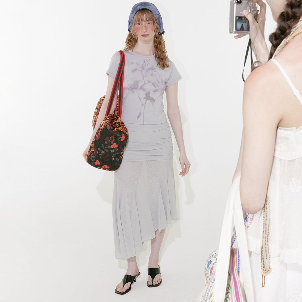 Satin Tuck Pleats Skirt (Cream) - 감도 깊은 취향 셀렉트샵 29CM
