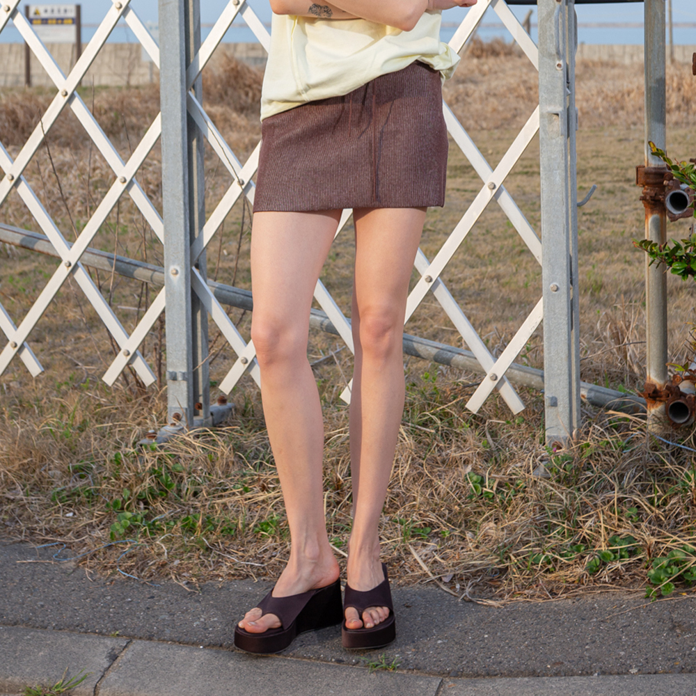 TWO TONE BANDING KNIT MINI SKIRT IN BROWN - 감도 깊은 취향