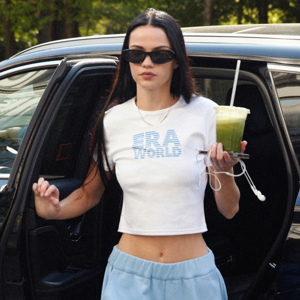 WOMEN ERA WORLD SLIM CROPPED T - SOFT NAVY - 감도 깊은 취향