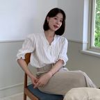frill pintuck half sleeve blouse - white