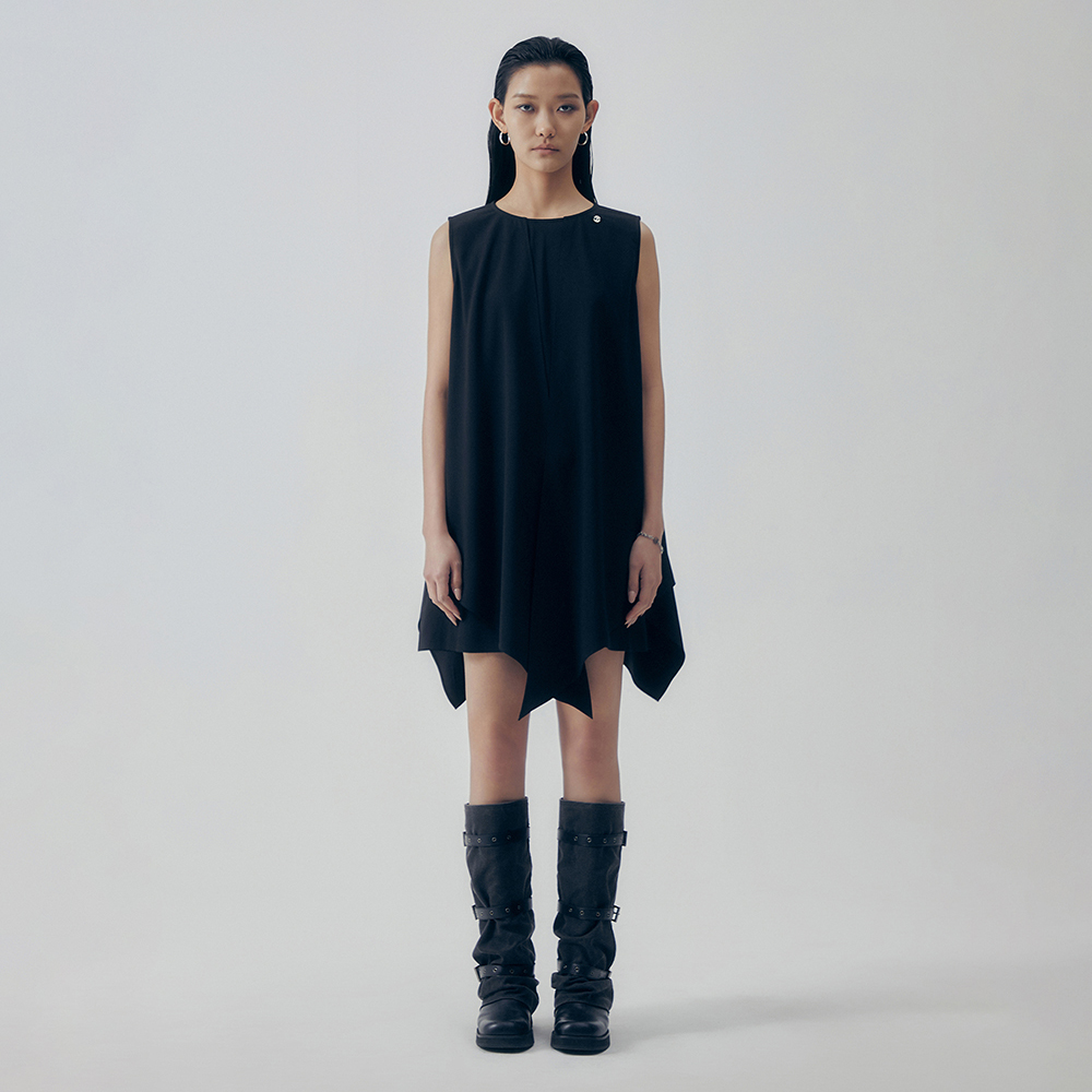 【OJOS】OJOS x NOITOW SHU ASYMMETRIC MINI DRESS ◇ojos◇ OJOS x NOITOW SHU Asymmetric Mini Dress White 25CB