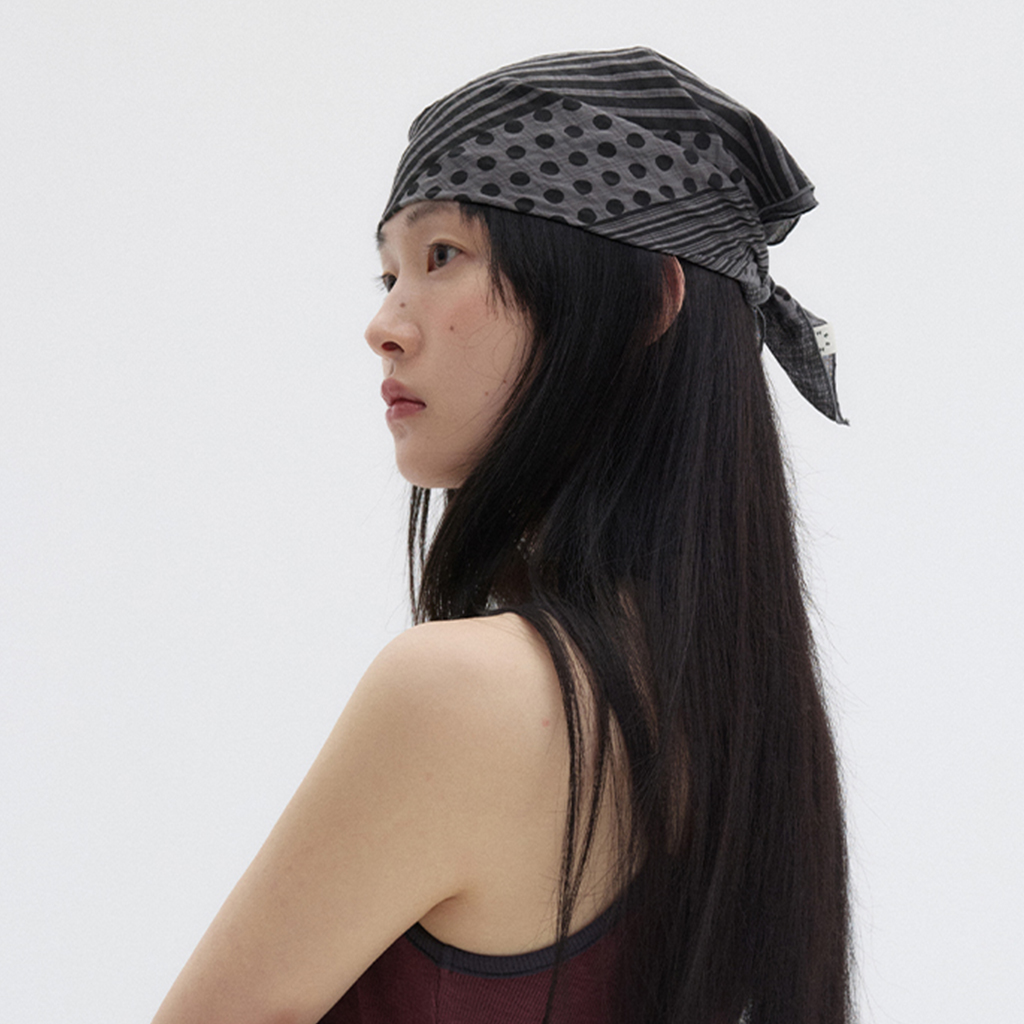 ◇OHESHIO◇ glossy flower down muffler Gray glossy flower goose-down muffler (Gray) - 감도 깊은 취향