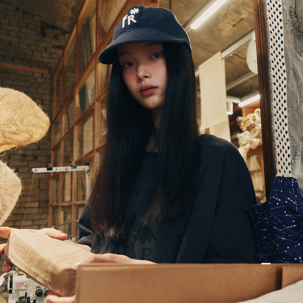 HELLO■Two Tone Washed OG Logo 6panel Cap_Light Gray & Navy Two Tone Washed OG Logo 6panel Cap_Light Gray & Navy - 감도