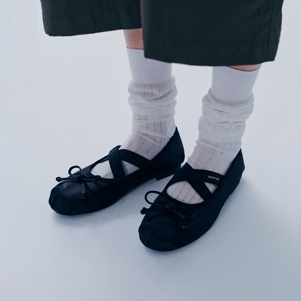 NU WEEK CROSS BANDING RIBBON FUR FLAT SHOES black - 감도
