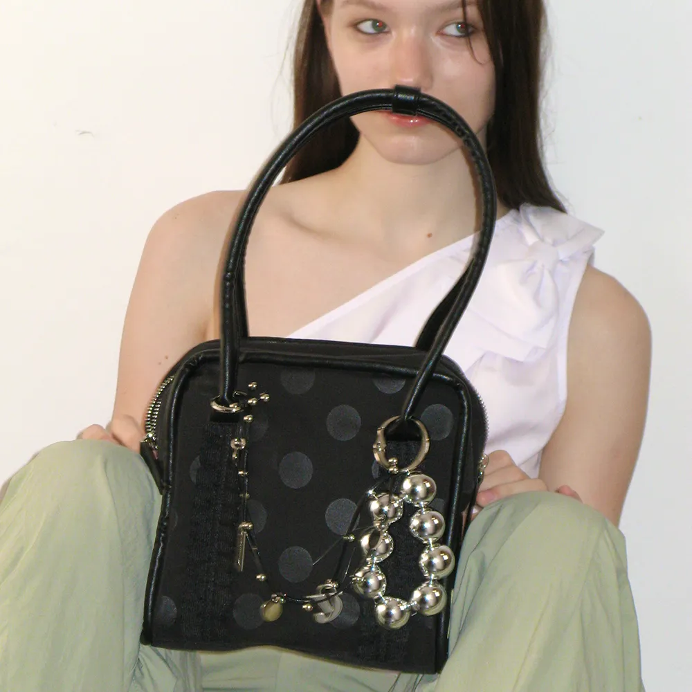 farrier baguette bag (crinkle black) - 감도 깊은 취향 셀렉트