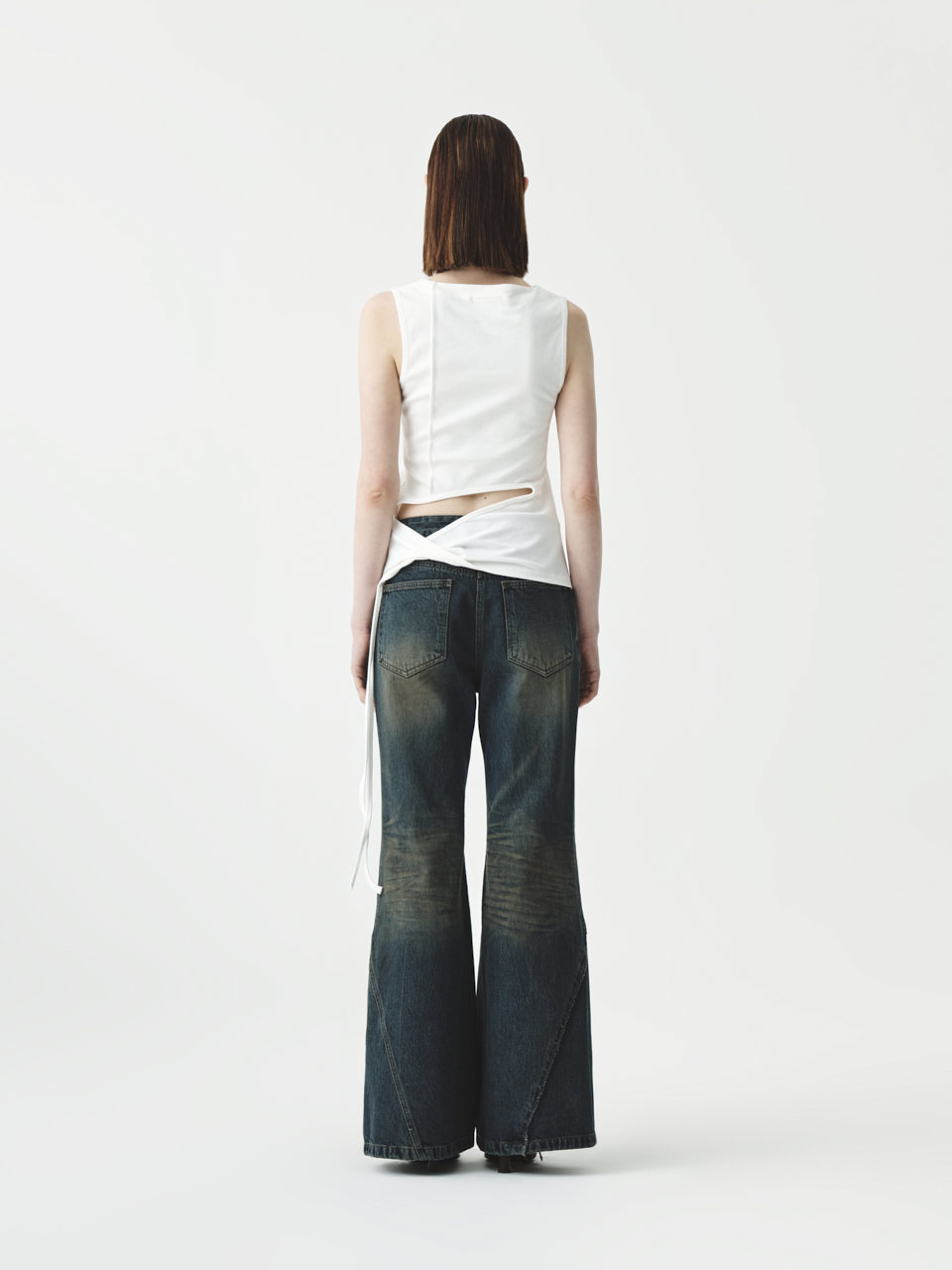 MATIN KIM ■ BACK TWIST UNBALANCE JERSEY SLEEVELESS BACK TWIST UNBALANCE JERSEY SLEEVELESS IN WHITE - MATINKIM
