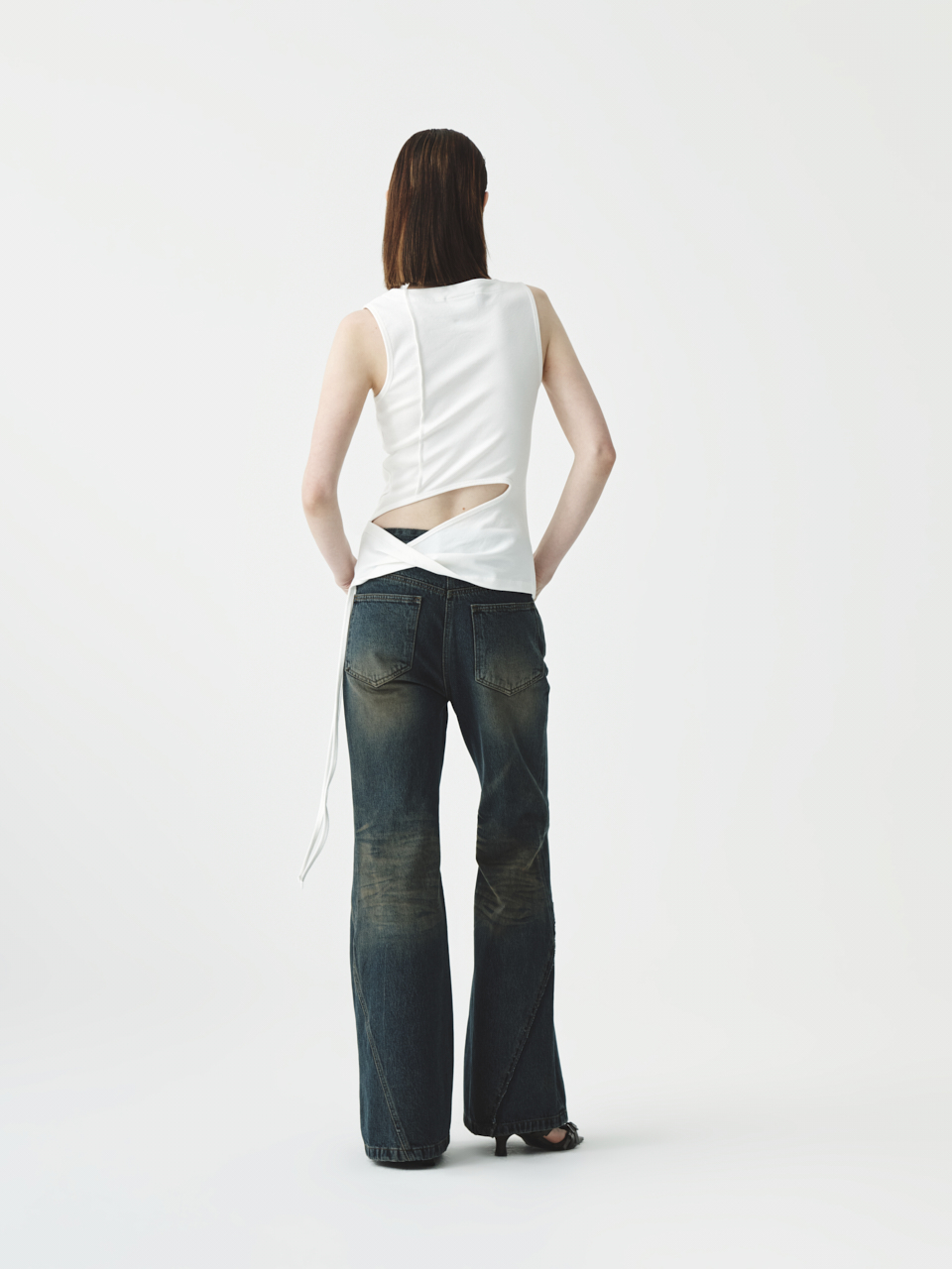 MATIN KIM ■ BACK TWIST UNBALANCE JERSEY SLEEVELESS KIMMATIN] BACK TWIST UNBALANCE JERSEY SLEEVELESS (2 COLORS