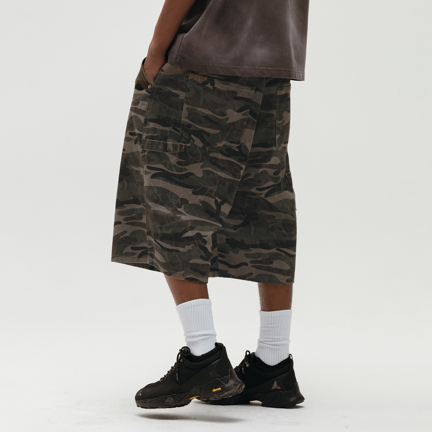 [NOT4NERD] Dagger Tribal Logo Bermuda Sweat Shorts☆送料込☆ Dagger Tribal Logo Bermuda Sweat Shorts - Khaki - 감도 깊은