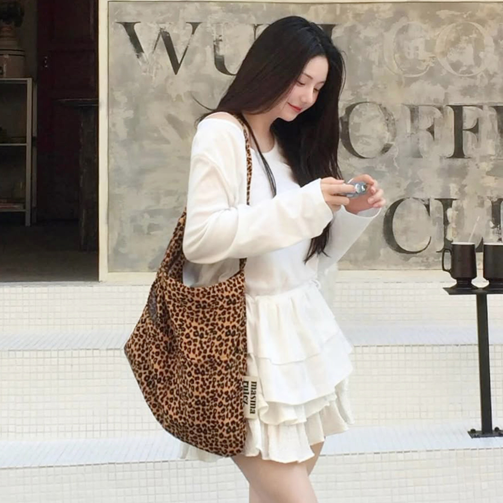 mama leather miniature chain cross bag _ Red - 감도 깊은