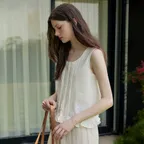Seersucker pintuck line sleeveless blouse - white