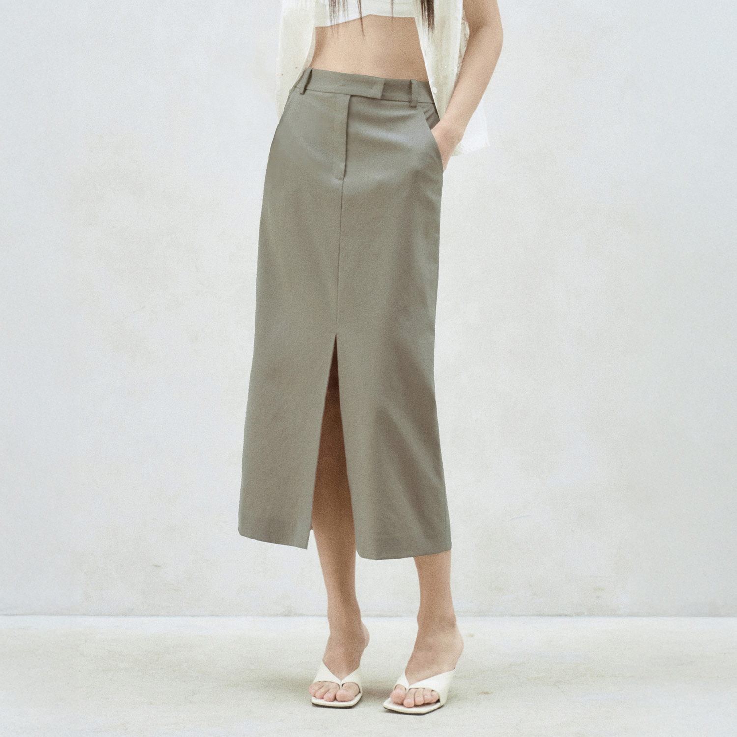 スカート AVANDRESS Karin Slit Maxi Long Skirt BEIGE AD43SK12BE スカート AVANDRESS Karin Slit Maxi Long Skirt BEIGE
