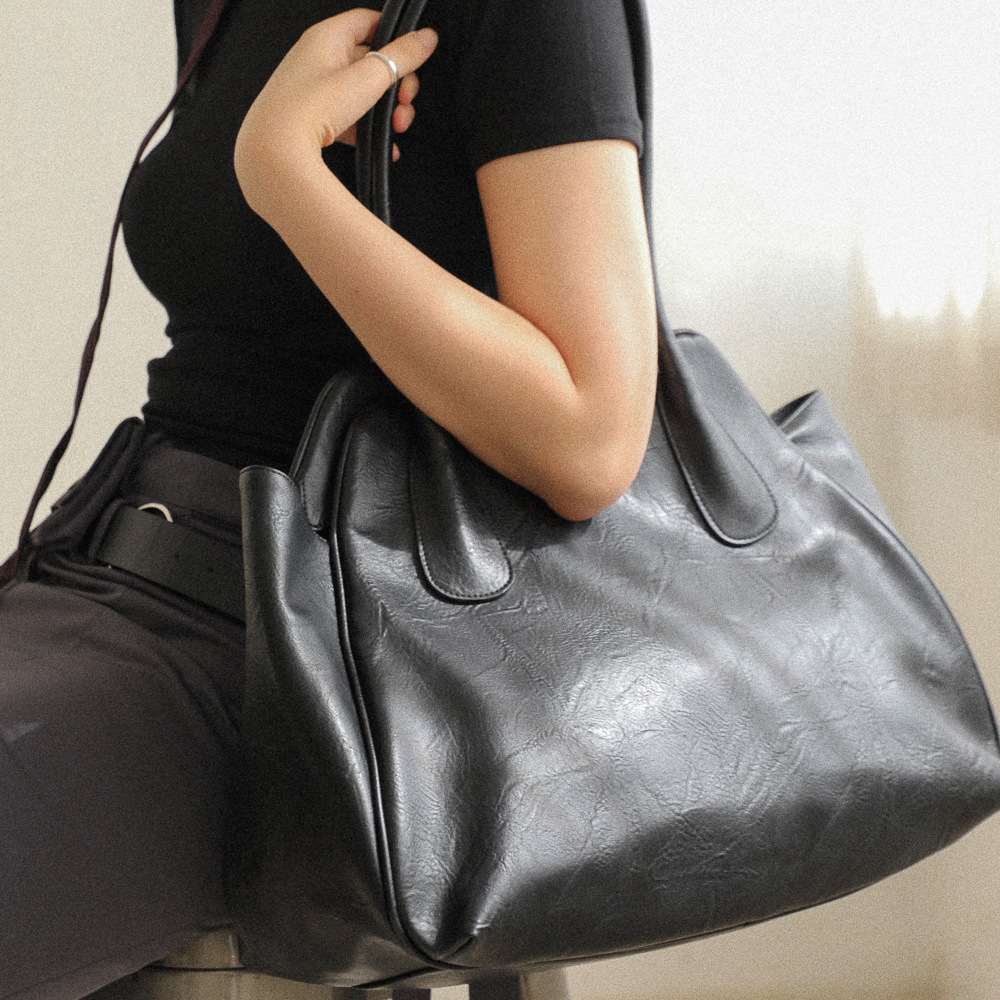 Bread Leather Shoulder Bag (Black) - 감도 깊은 취향 셀렉트샵