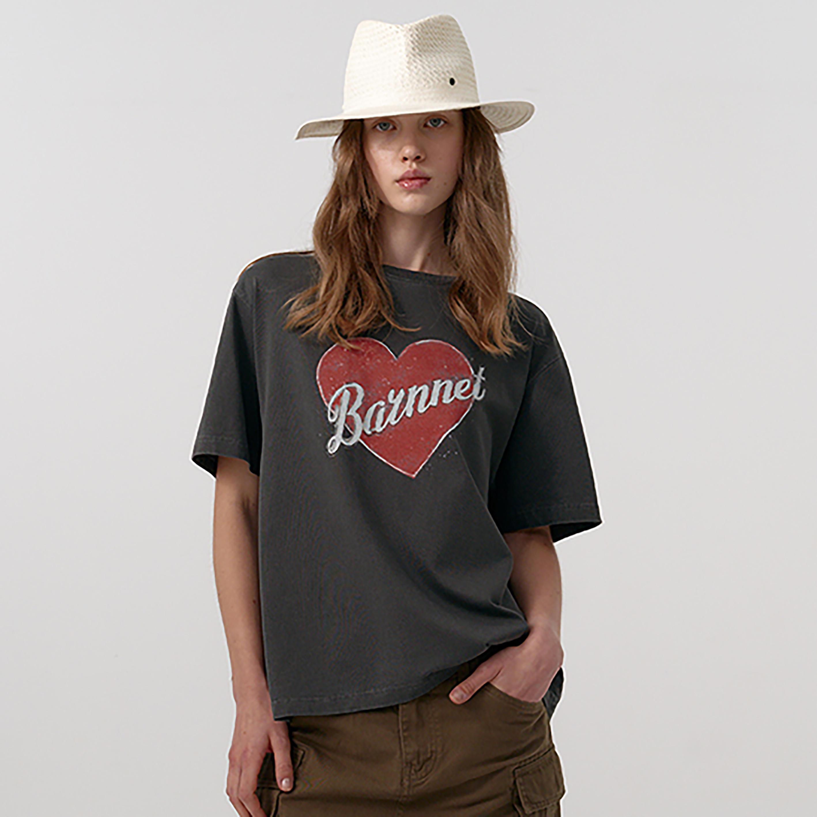 【The Barnnet】Heart Logo Pigment T-Shirt Heart Logo Pigment T-Shirt - 감도 깊은 취향 셀렉트샵 29CM