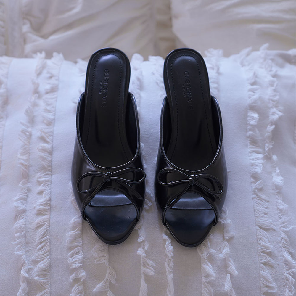 【MATIN KIM】BUCKLE POINT SLIDE HEELS KIMMATIN] BUCKLE POINT SLIDE HEELS (2 COLORS) - 감도 깊은