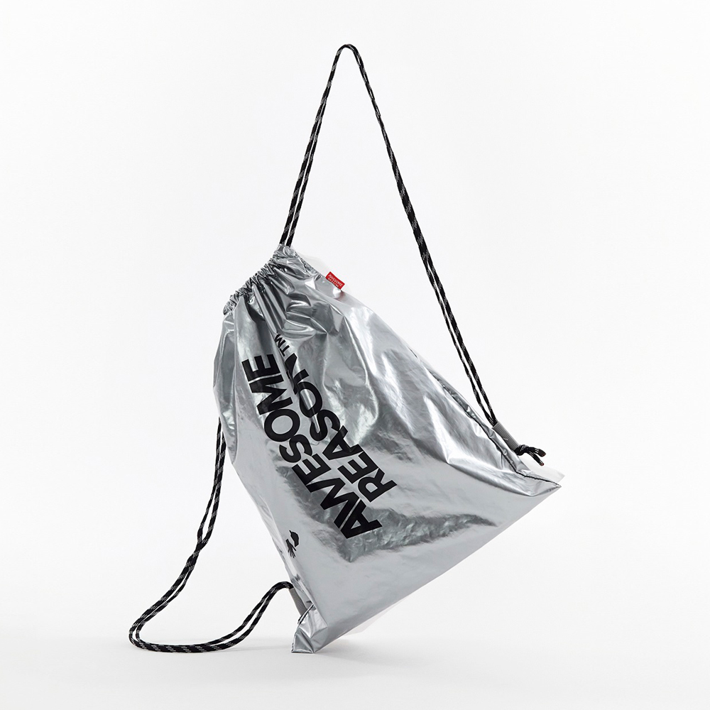 ● AEAE ● WEB LOGO GYM SACK SILVER AEAE Web Logo Gym Sack Silver: Stylish & Durable Gym Bag for