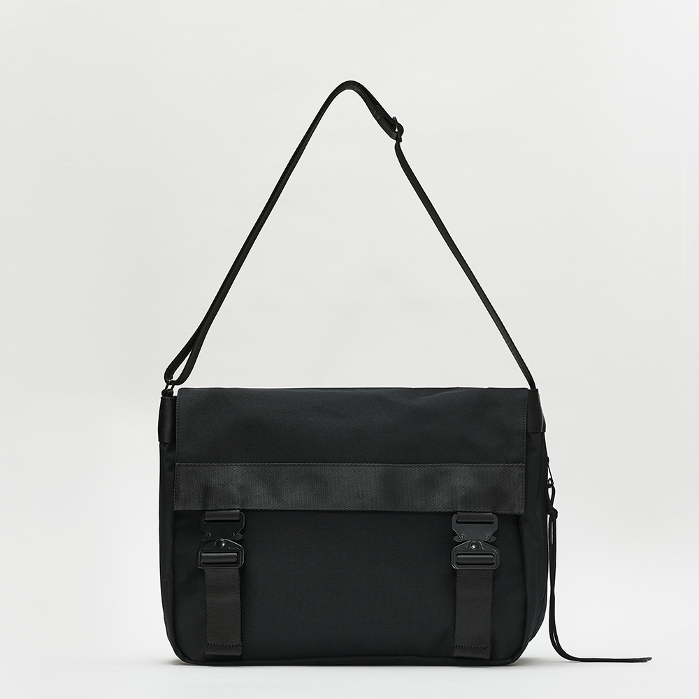TWO BUCKLE MESSENGER BAG - 감도 깊은 취향 셀렉트샵 29CM